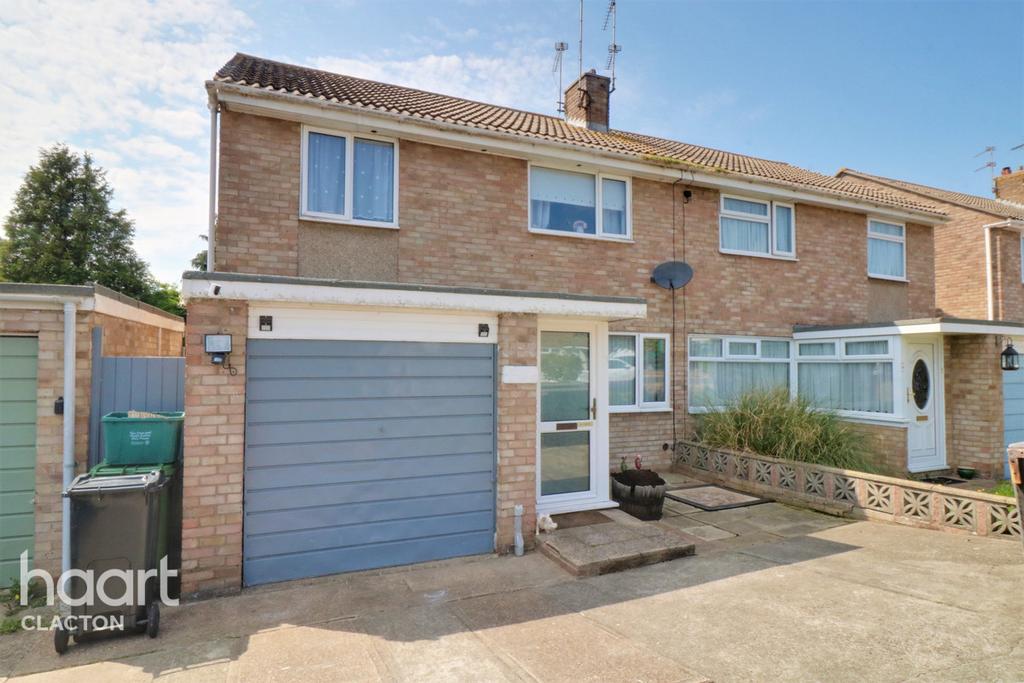 Woodford Close, ClactonOnSea 3 bed semidetached house for sale £
