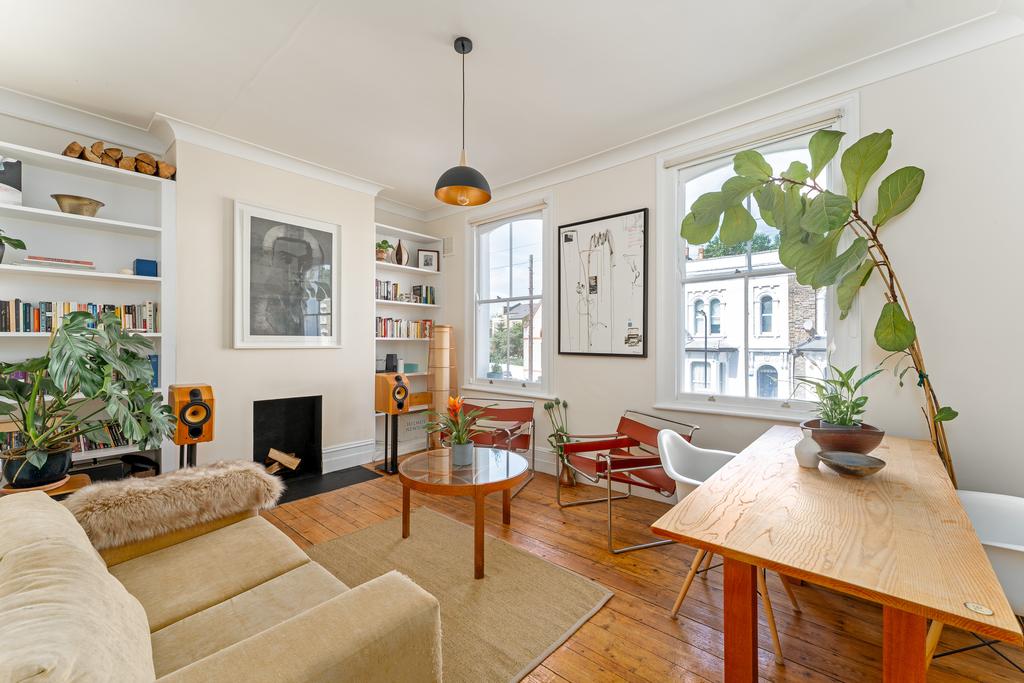 Londesborough Road, N16 3 bed flat for sale £775,000