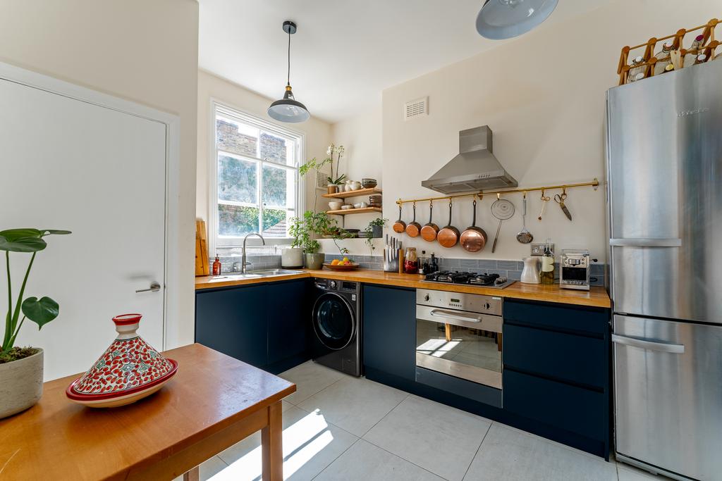 Londesborough Road, N16 3 bed flat £775,000
