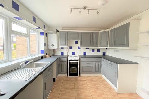 3 bedroom terraced house to rent, Maple Close, Shaftesbury - Long term available