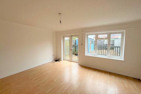 3 bedroom terraced house to rent, Maple Close, Shaftesbury - Long term available