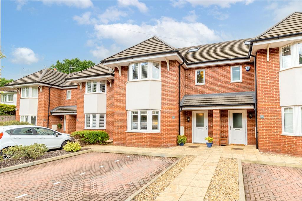 St. Albans Road, Sandridge, St. Albans, Hertfordshire 4 bed semi