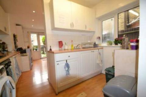 1 bedroom in a house share to rent, Drayton Avenue, West Ealing