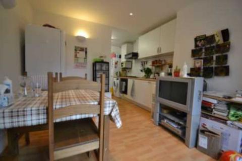 1 bedroom in a house share to rent, Drayton Avenue, West Ealing