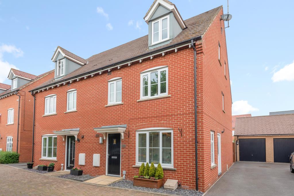 Buckingham Park, Aylesbury, HP19 4 bed townhouse £1,750 pcm (£404 pw)