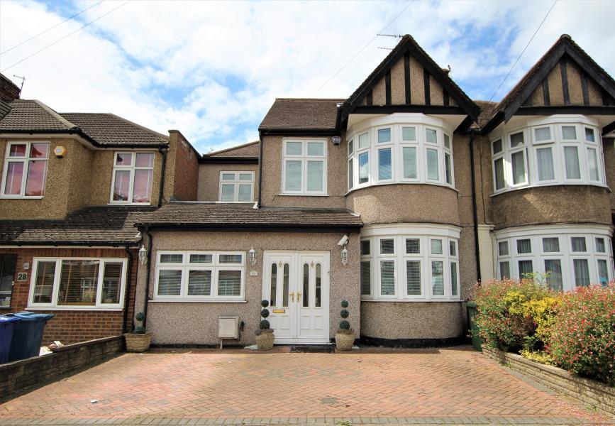 Alicia Gardens, Kenton, HA3 8JE 4 bed semidetached house £800,000