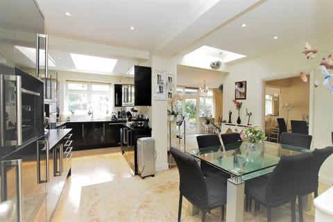 30 Alicia Gardens, Harrow, HA3 8JE