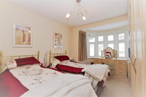 30 Alicia Gardens, Harrow, HA3 8JE