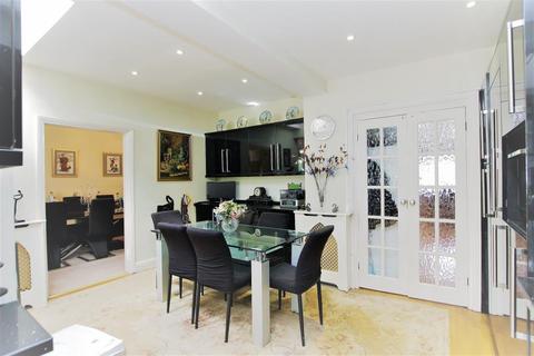 30 Alicia Gardens, Harrow, HA3 8JE