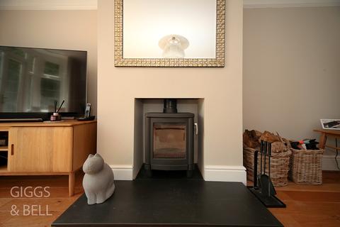 12 Knoll Rise, Luton, LU2 7JA