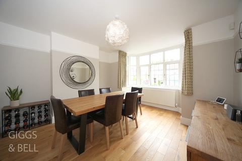 12 Knoll Rise, Luton, LU2 7JA