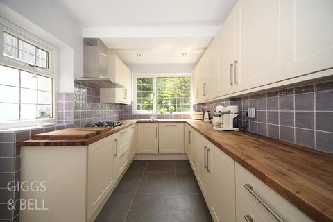 12 Knoll Rise, Luton, LU2 7JA