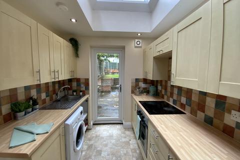6 bedroom semi-detached house to rent, Ludlow Road, Guildford GU2