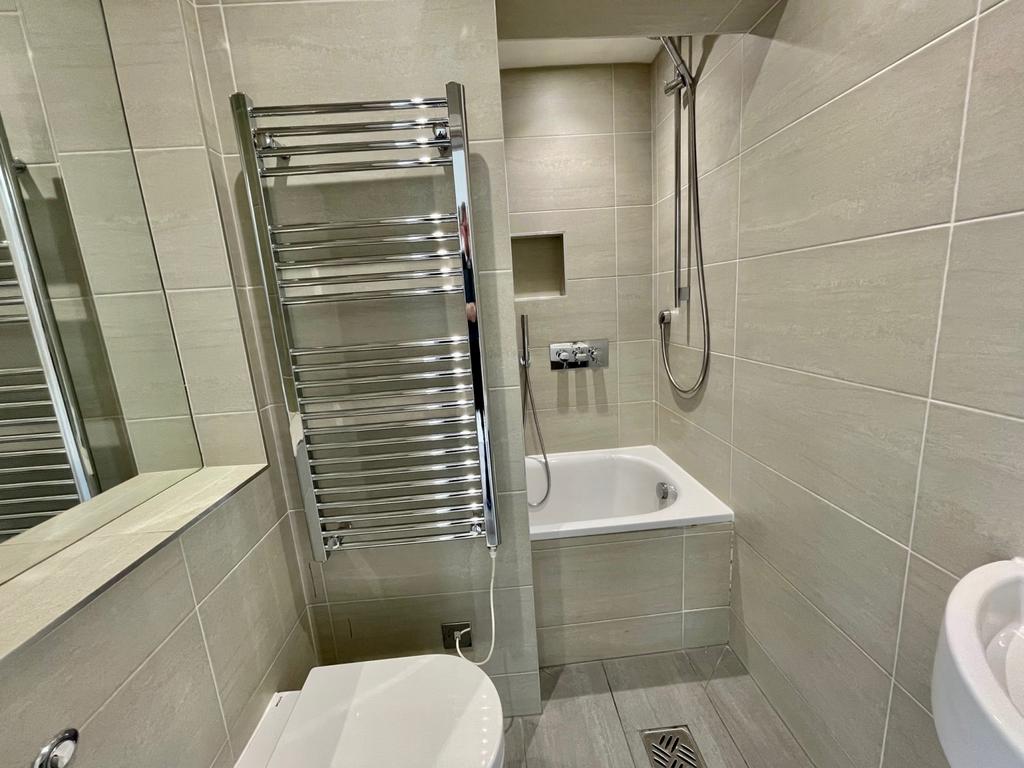 40 Park DOWNSTAIRS BATHROOM