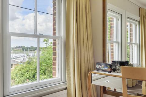 3 bedroom detached house for sale - Satchell Lane, Hamble, Southampton, Hampshire, SO31