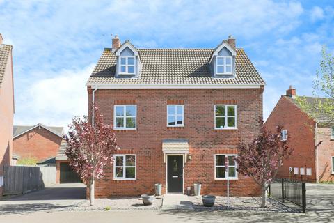 5 bedroom detached house to rent, Mildenhall Way, Gloucester, GL2