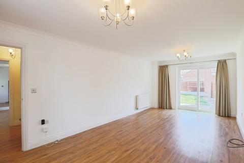 5 bedroom detached house to rent, Mildenhall Way, Gloucester, GL2