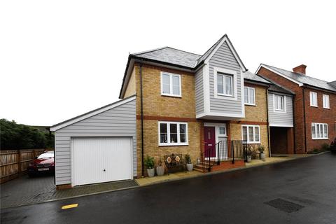 4 bedroom detached house to rent, Ashford Place, Broomfield, CM1
