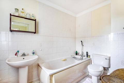 14 Old School Close, Caversfield, Bicester, OX27 8TW