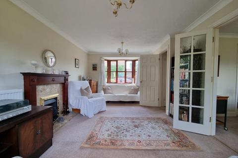 14 Old School Close, Caversfield, Bicester, OX27 8TW