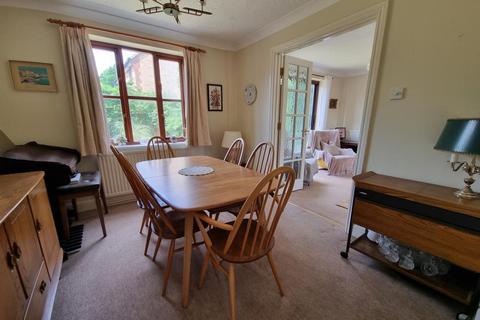 14 Old School Close, Caversfield, Bicester, OX27 8TW