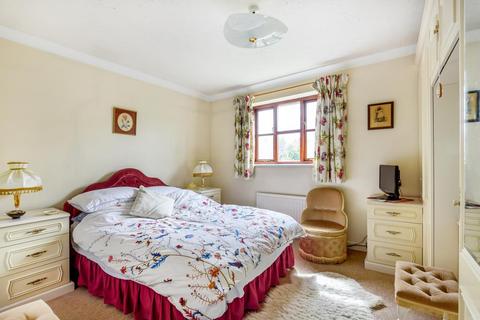 14 Old School Close, Caversfield, Bicester, OX27 8TW