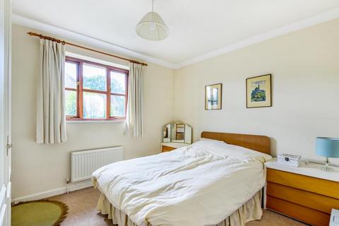 14 Old School Close, Caversfield, Bicester, OX27 8TW
