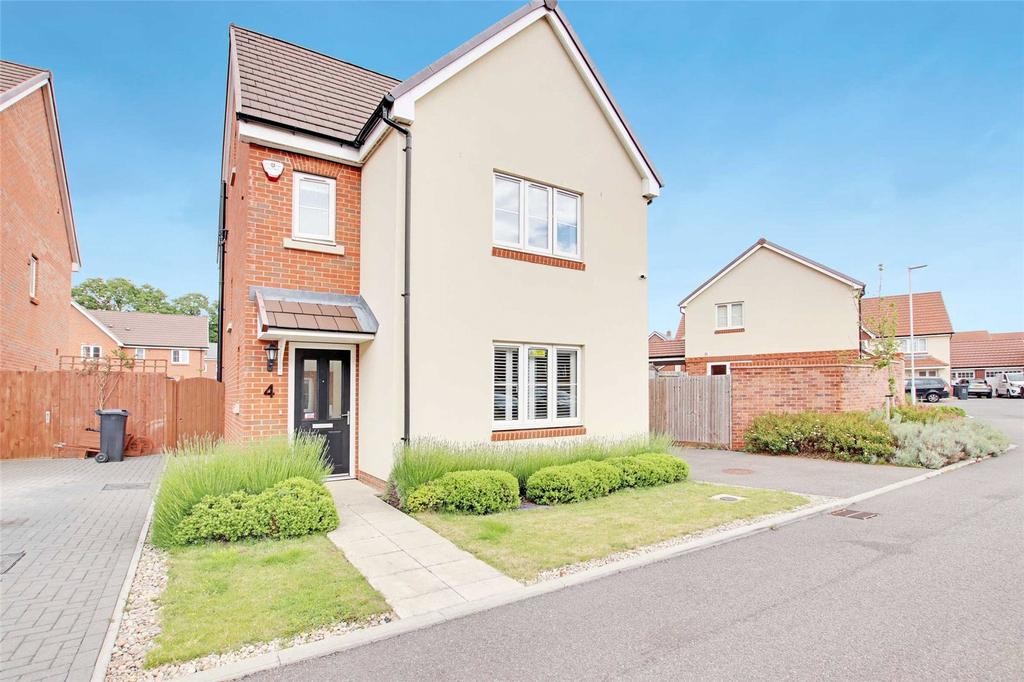 Daffodil Road, Worthing, West Sussex, BN13 4 bed detached house for