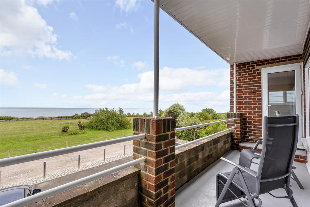 East Beach Road, Selsey, PO20 3 bed detached house £1,000,000