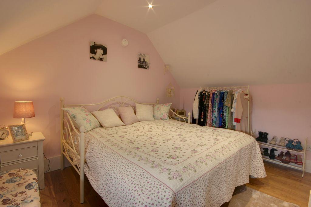 Bedroom 2 (Double)