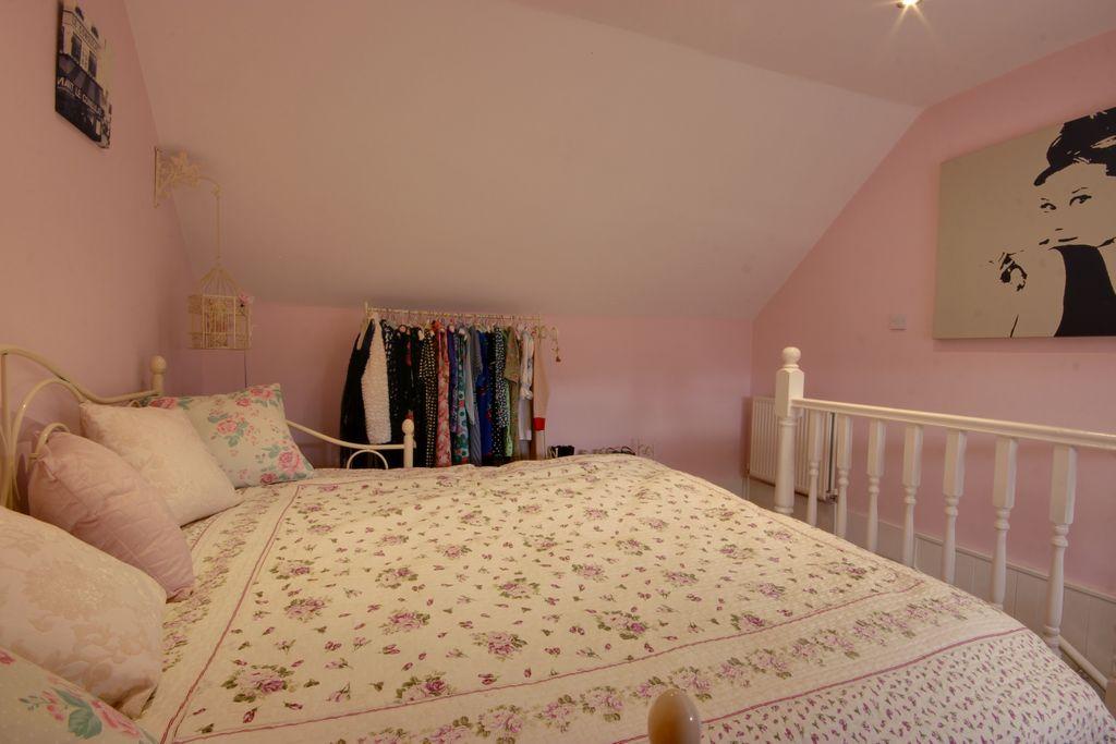 Bedroom 2 (Double)