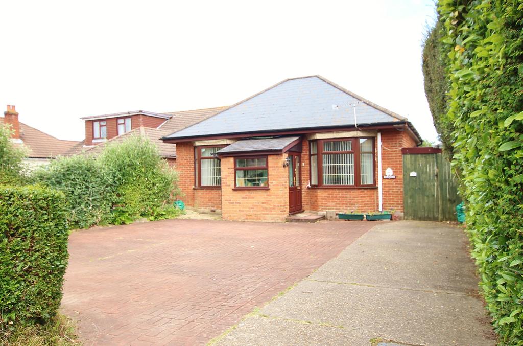 Hampton Lane, Blackfield 2 bed detached bungalow £375,000
