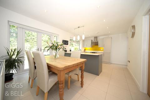 57 Felstead Way, Luton, LU2 7LJ