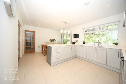 57 Felstead Way, Luton, LU2 7LJ