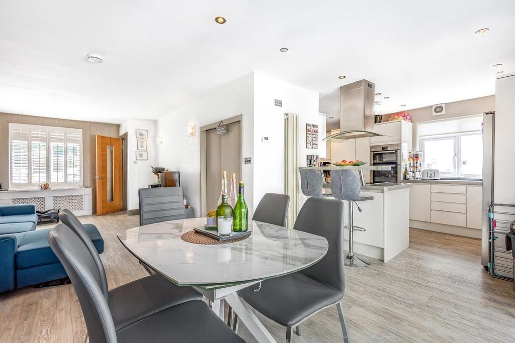 Leaves Green Road, Keston 3 bed semidetached house £550,000