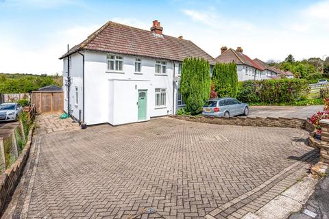 40 Leaves Green Road, Keston, BR2 6DF
