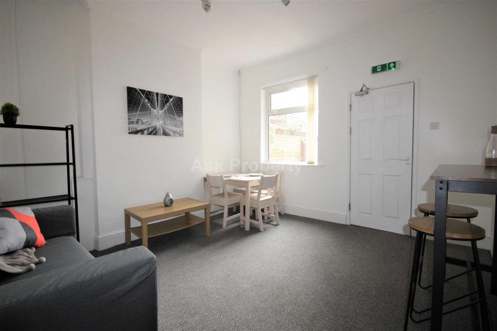Westhill Drive, Mansfield 1 bed in a house share £477 pcm (£110 pw)