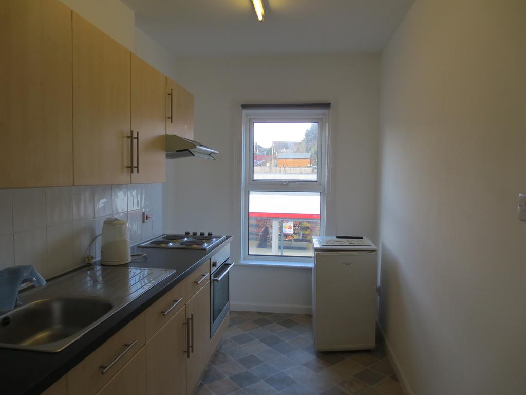 High Street, Raunds, Wellingborough... 2 bed apartment £595 pcm (£137 pw)