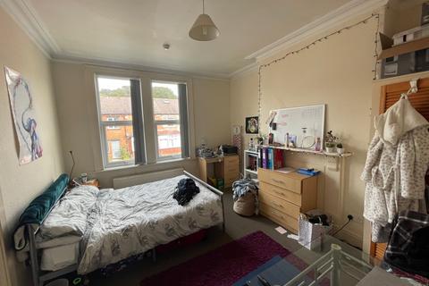 Studio to rent, Manor Terrace, Leeds, West Yorkshire, LS6