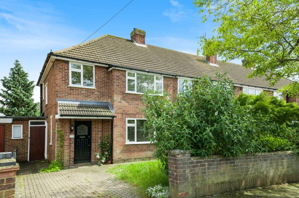 Aylesbury Road, Bedford 3 bed end of terrace house for sale £340,000