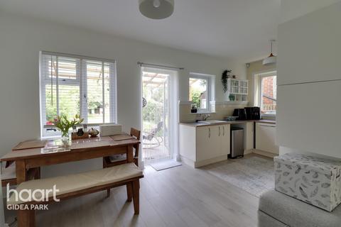16 Lytton Road, Romford, RM2 5SL