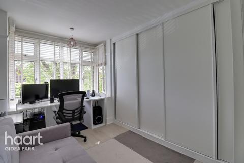 16 Lytton Road, Romford, RM2 5SL