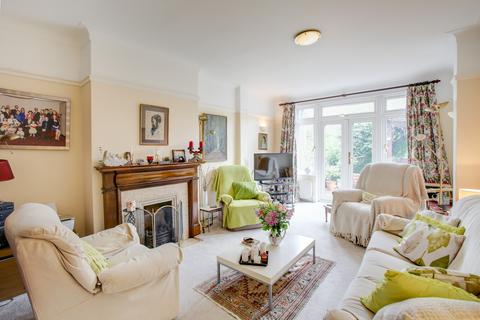 56 Lynton Road, London, W3 9HW