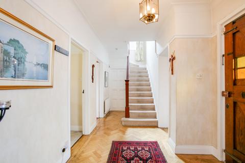 56 Lynton Road, London, W3 9HW