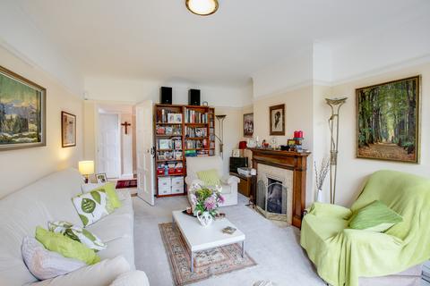 56 Lynton Road, London, W3 9HW