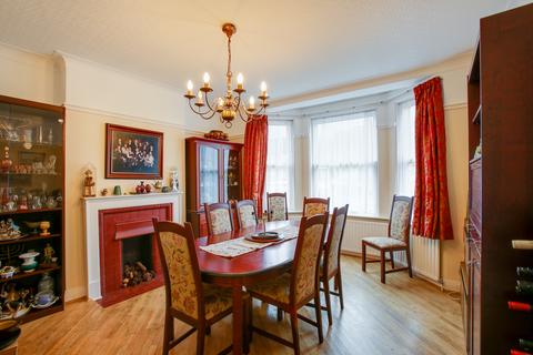 56 Lynton Road, London, W3 9HW