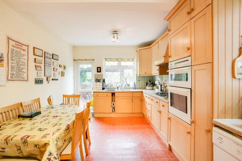 56 Lynton Road, London, W3 9HW