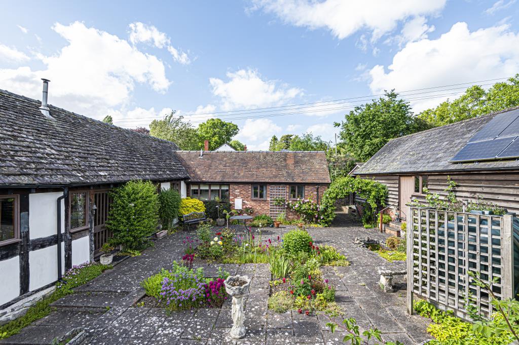 Almeley, Herefordshire, HR3 2 bed detached house for sale £450,000