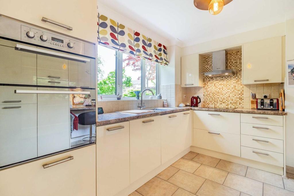 Kensington Park, Magor, Caldicot 4 bed detached house £380,000
