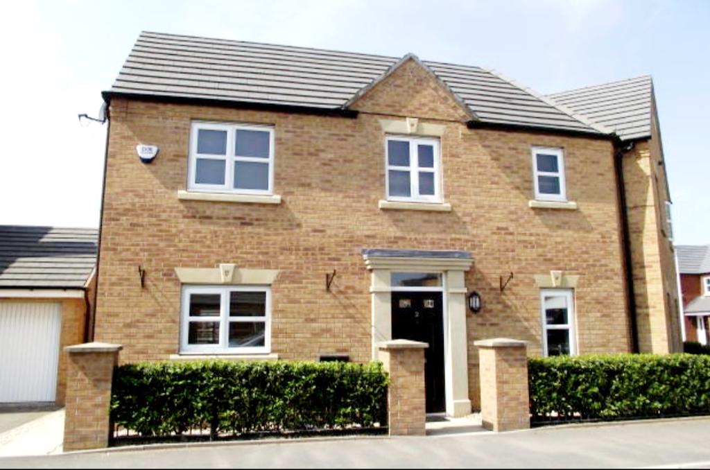 Prestwick Close, St. Helens, WA9 3 bed house £900 pcm (£208 pw)